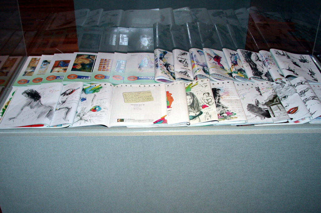 「おーくん・あきら『版』世界」展（2006年　茅ヶ崎美術館）オフセット印刷による雑誌、コラム表紙（1990〜1998年）展示